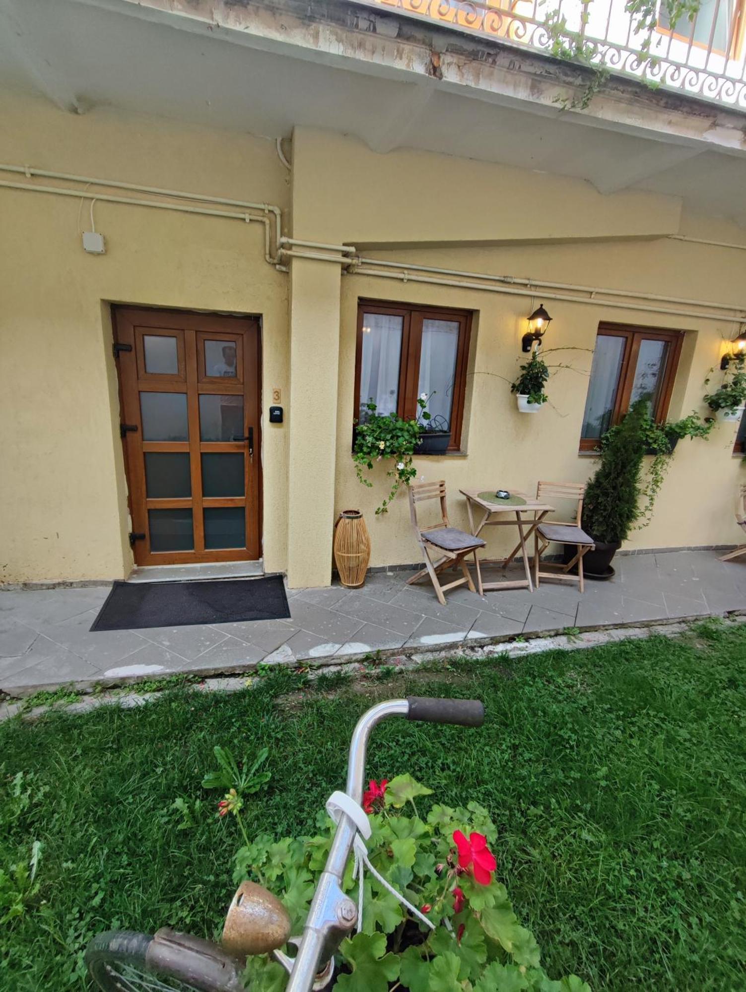 Central Garden Apartments Braşov Exteriör bild